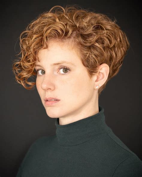 pixie hair cut curly